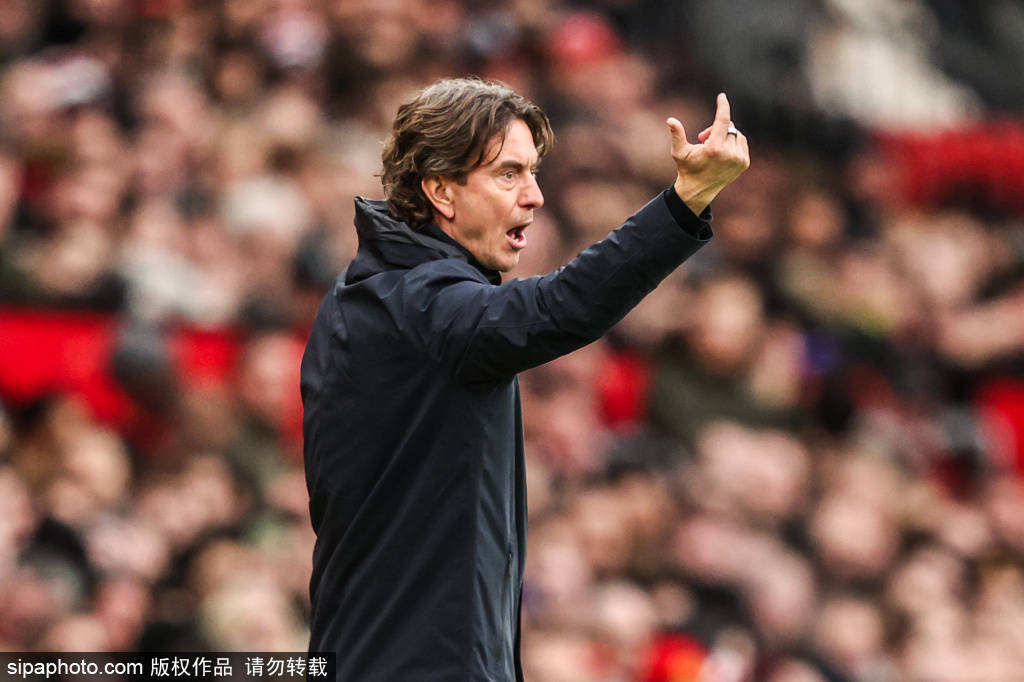 英超第25轮:B费解锁造200球姆伯莫建功 罗梅罗直红 曼联2-0十人热刺